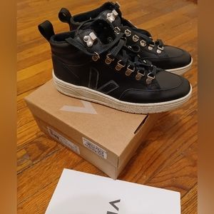 Veja Roraima Black Leather Pierre Sole Sneakers 👟 | 7 | Black